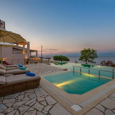 Sea View Apartment *